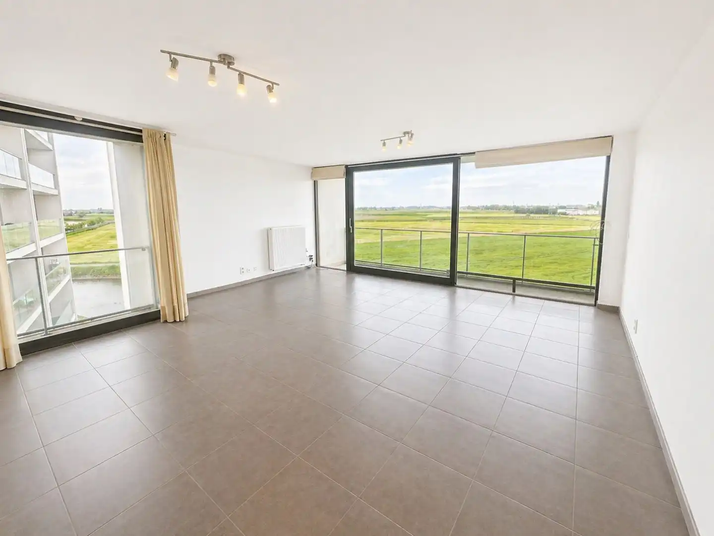 Prachtig gelegen appartement met 2 slpk, zonneterras(sen) en garage, Diksmuide. foto 7