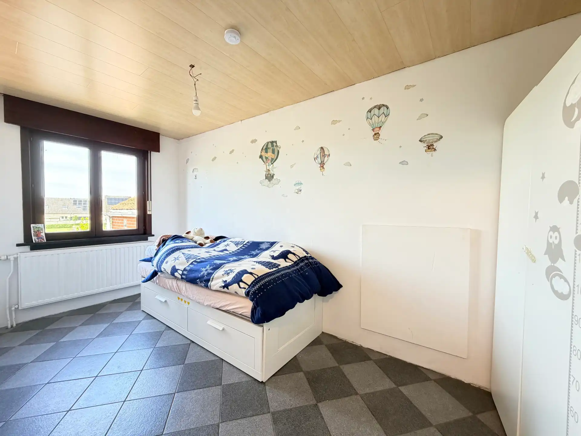 Zeer ruime instapklare woning 3 slaapkamers, zolder, bureau, garage en zonnige tuin. Adinkerke. foto 21
