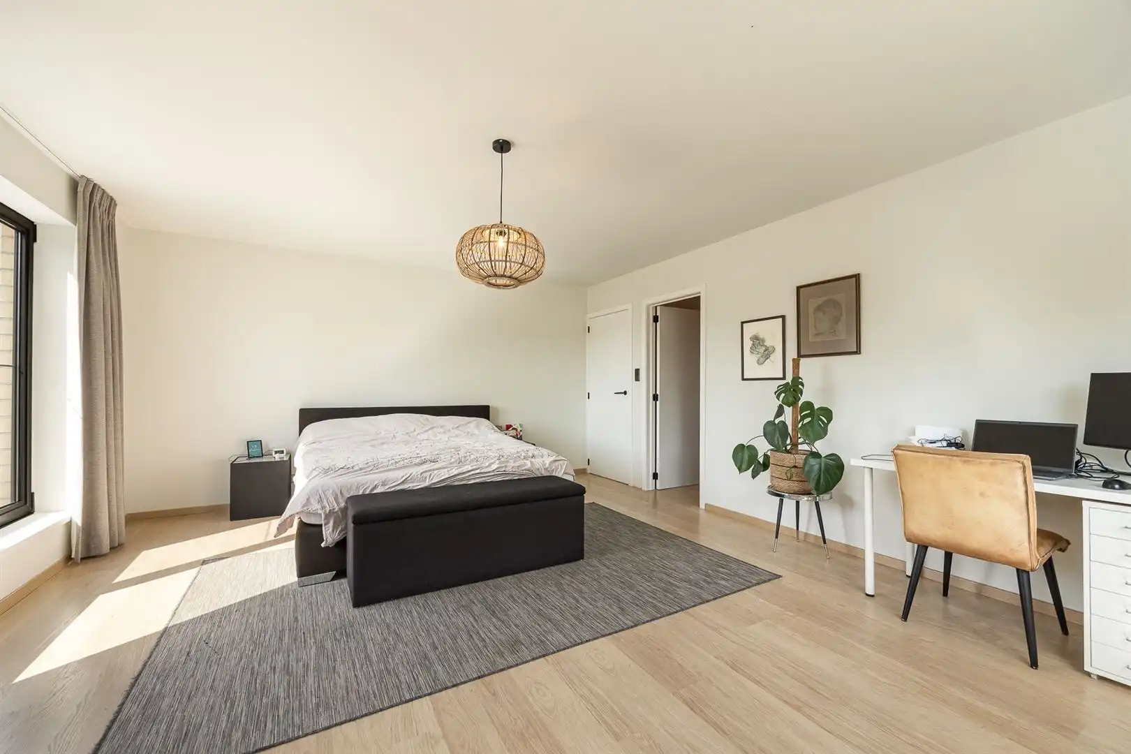     Stijlvol wonen met veel ruimte en licht op toplocatie foto 16