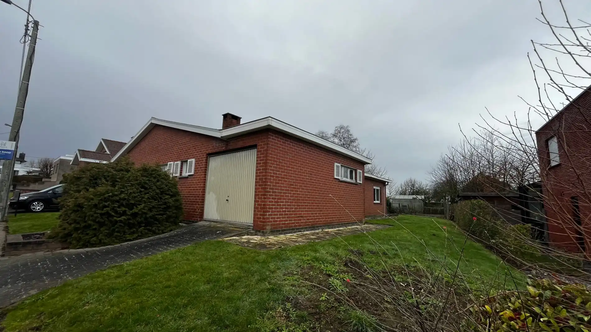 Gelijkvloerse woning op 537 m² met oprit, garage en 5 kamers foto 19