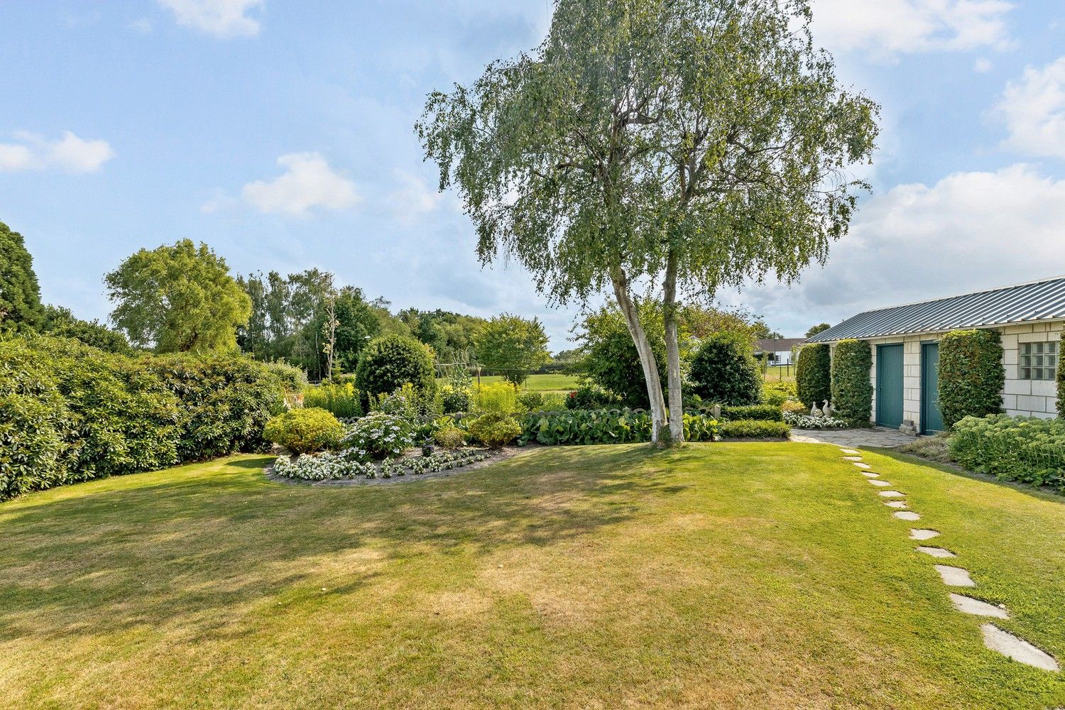 Perfect onderhouden woning met 4 Slpkrs op 1469m2 met zicht op de velden foto 3