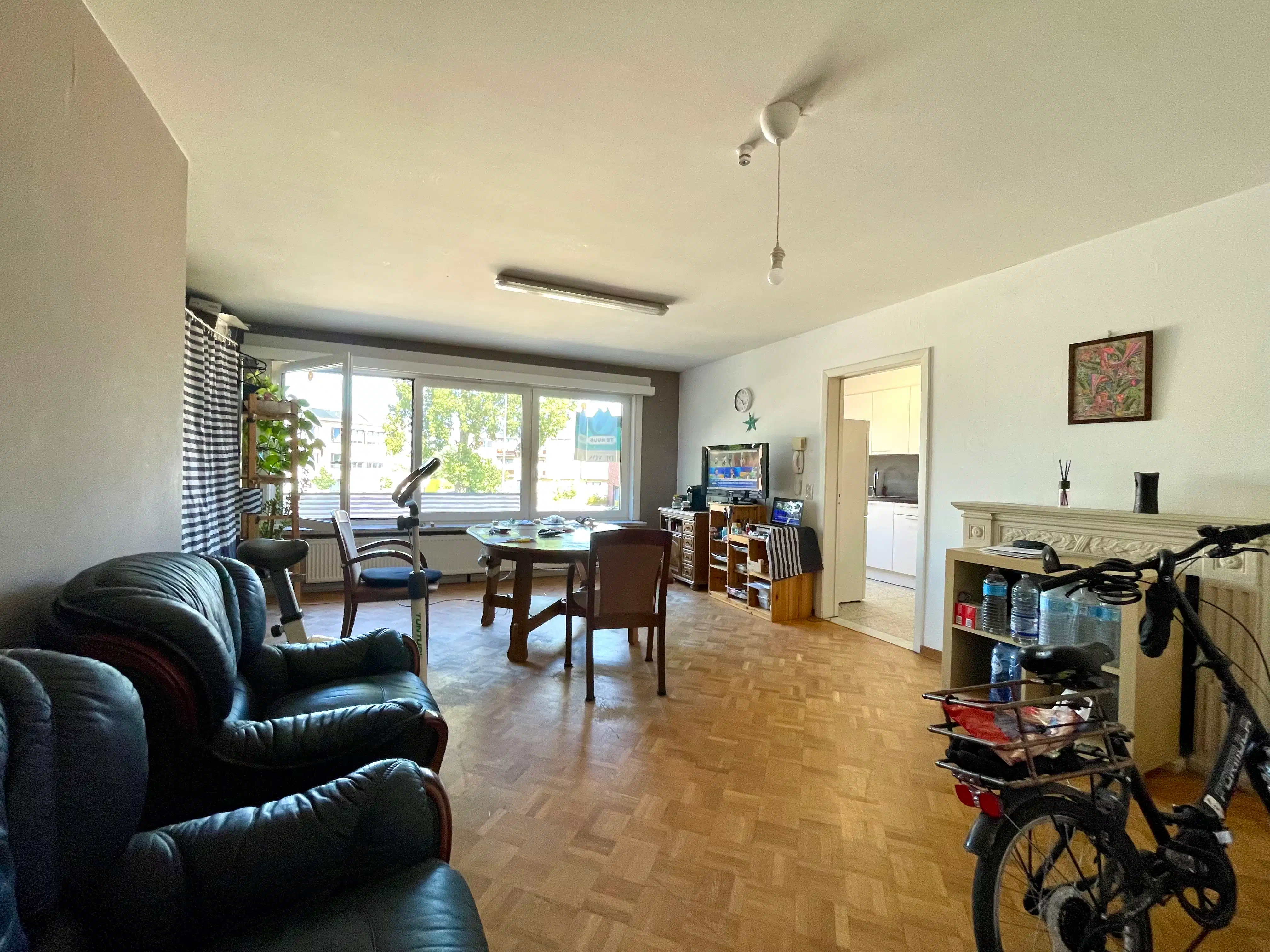 Gerenoveerd appartement met twee slaapkamers en terras foto 2