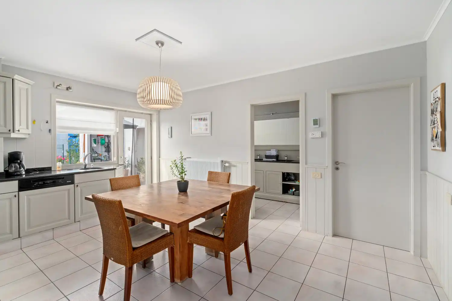 Alleenstaande woning met atelier te Meulebeke. foto 9