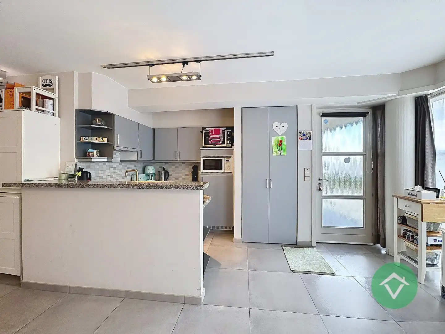 Volledig gerenoveerd handelspand met woonst en garage te Koekelare foto 12