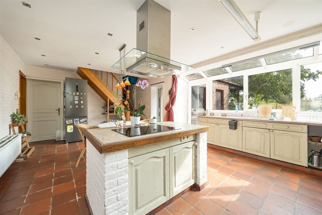 Ruime op te frissen woning met groene tuin! foto 7