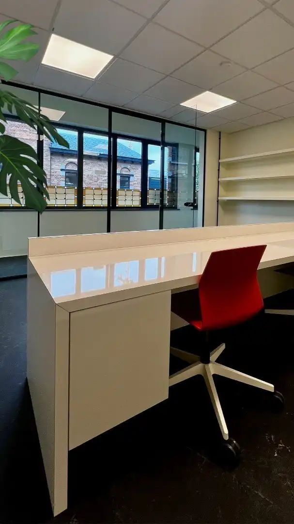 Volledig gerenoveerde kantoren in kleinschalig business center in Gent foto 8