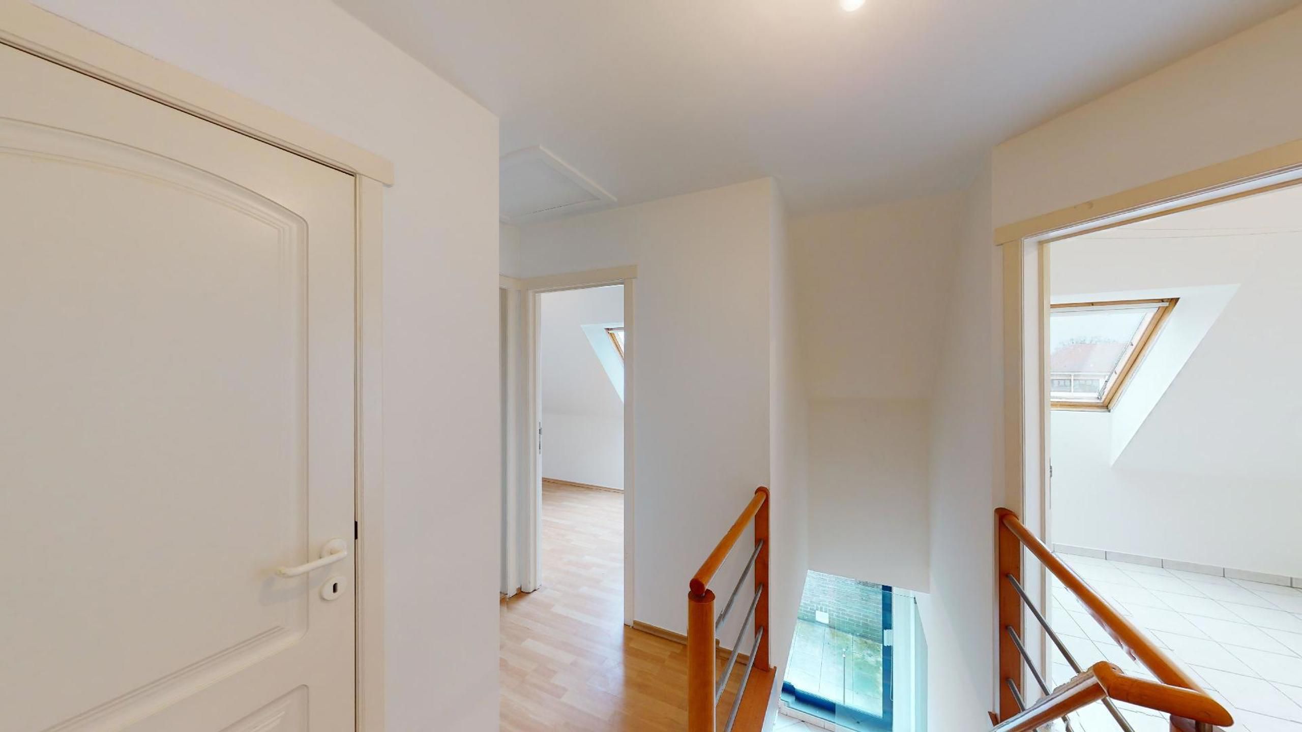 Zeer ruim duplex appartement met lift met  3 slaapkamers! foto 16