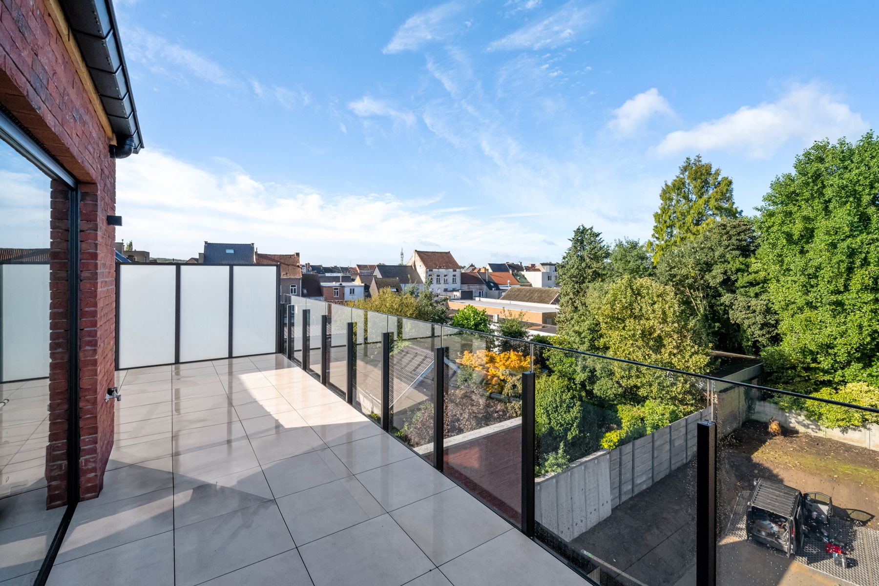 Luxe appartement met terras en autostaanplaats foto 6