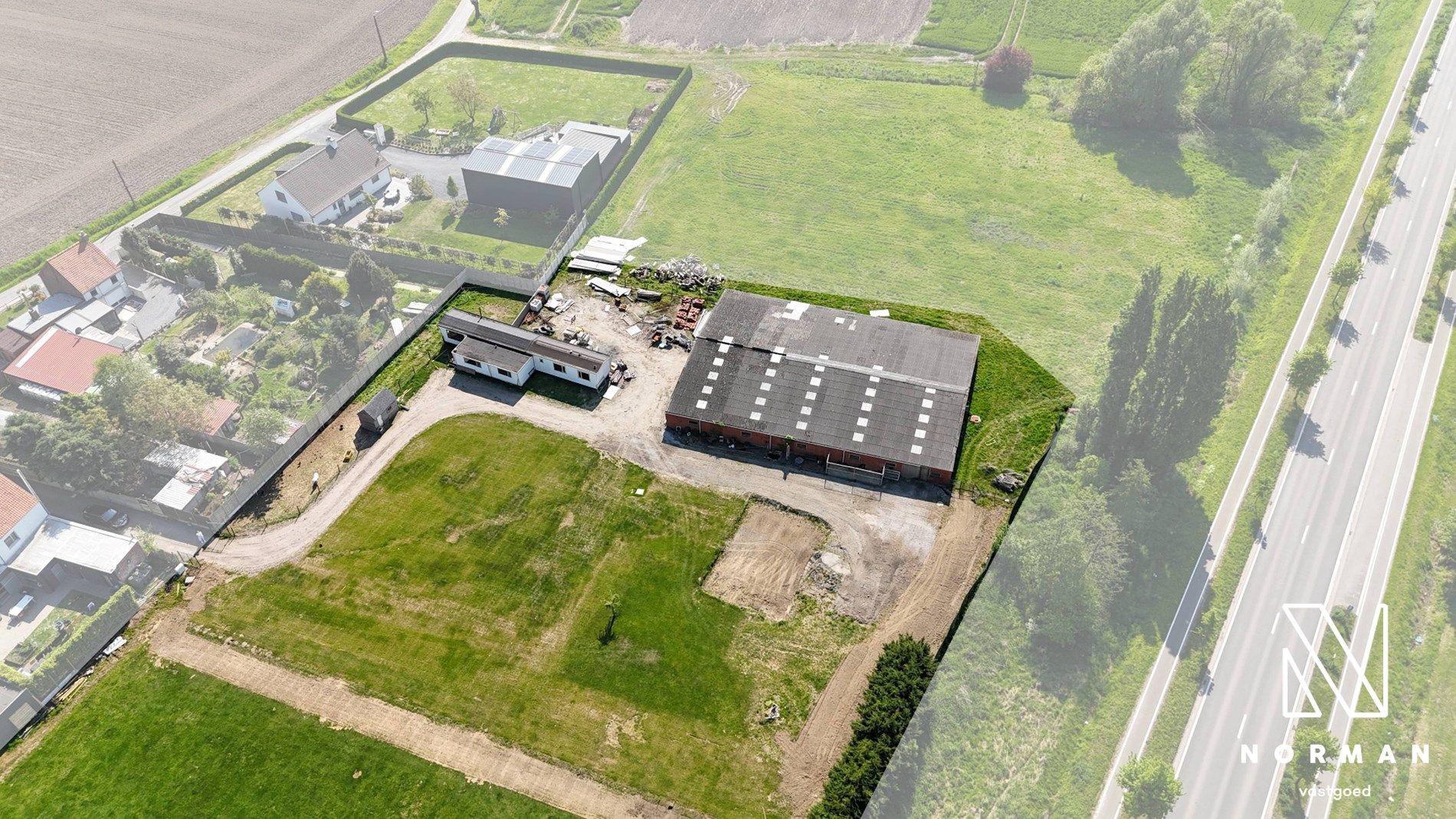  +-8230 m² grond te koop met een goedgekeurde bouwvergunning voor een alleenstaande woning foto 2