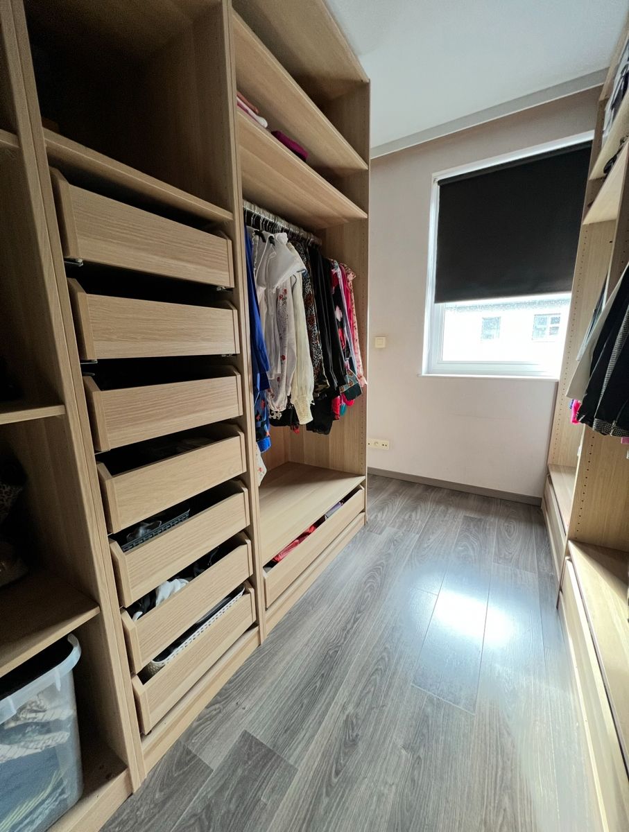 Recente halfopen bebouwing met tuin, oprit & garage foto 14