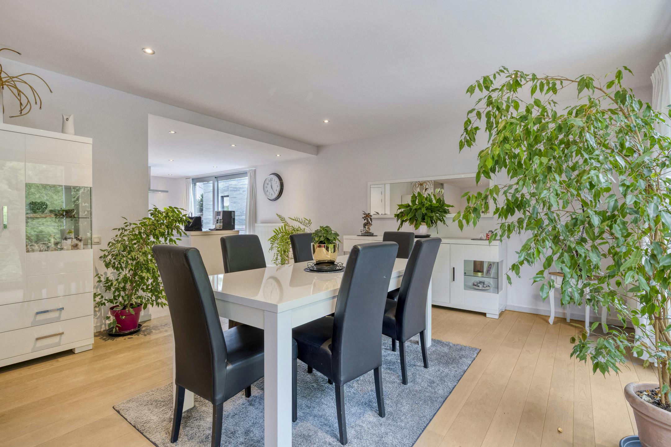 Ruim appartement met 2 slpk en garage te koop in Brasschaat foto 7