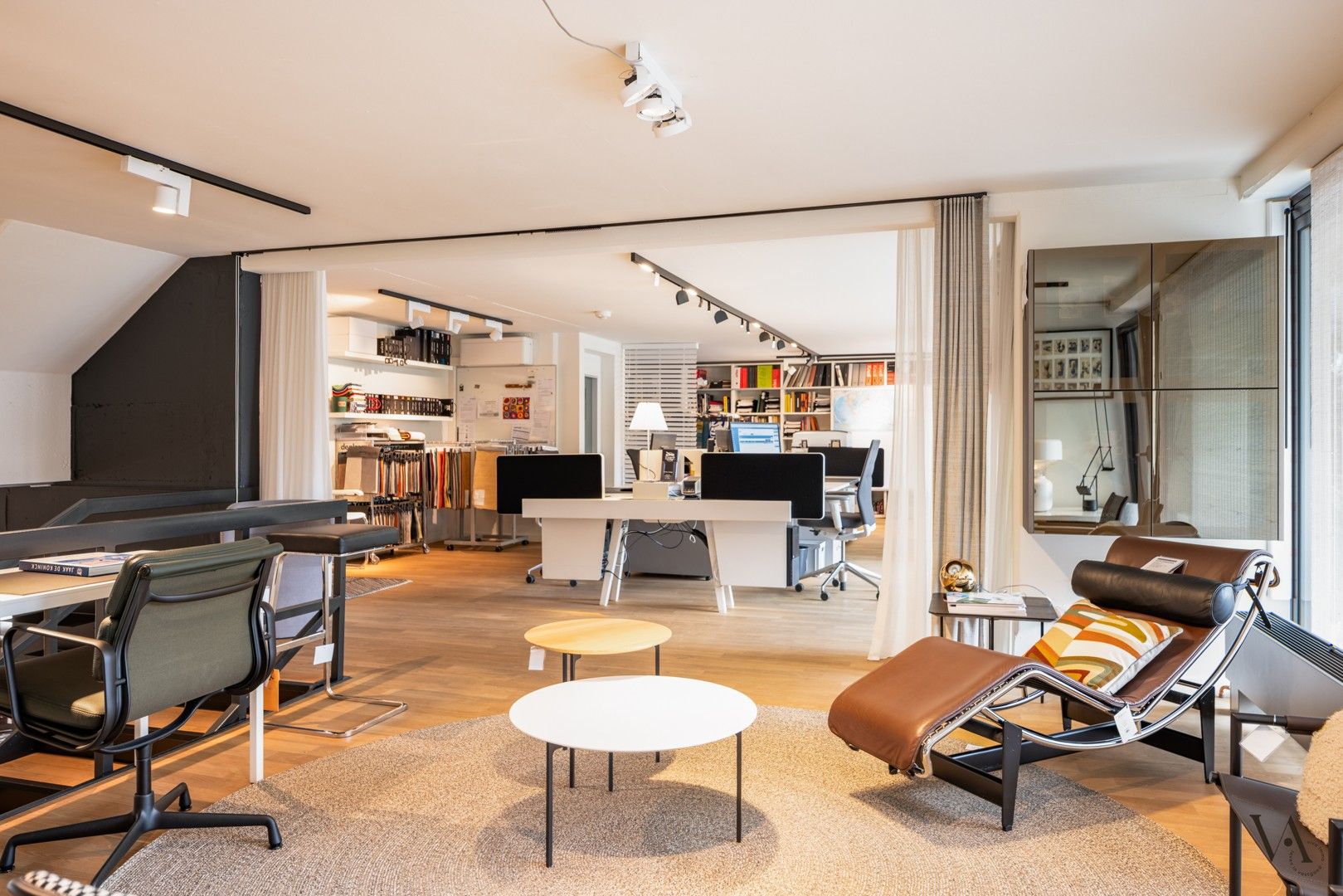 High-end kantoor- en winkelruimtes in het hart van de stad foto 8