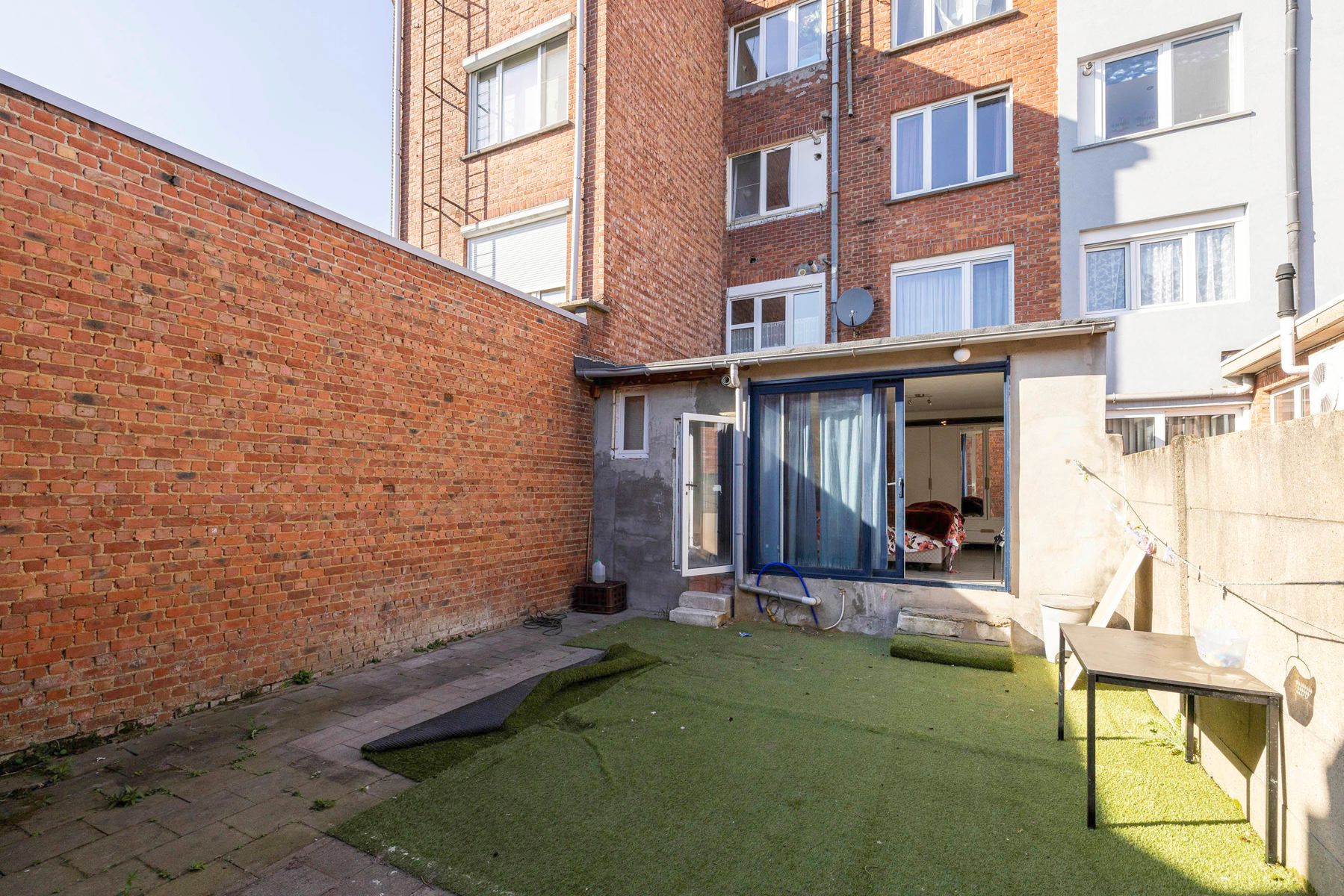 Handelsruimte + verhuurde studio te koop! foto 10