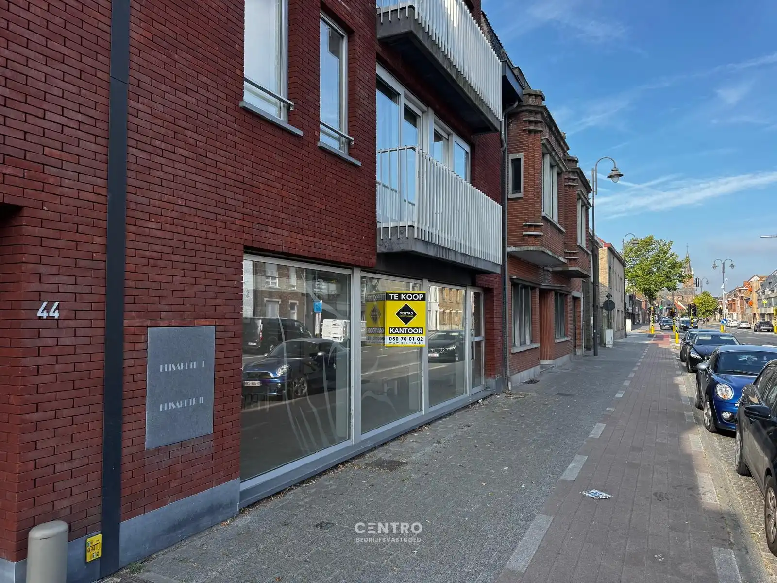 Strategisch gelegen handelsruimte in CENTRUM Sijsele foto {{pictureIndex}}
