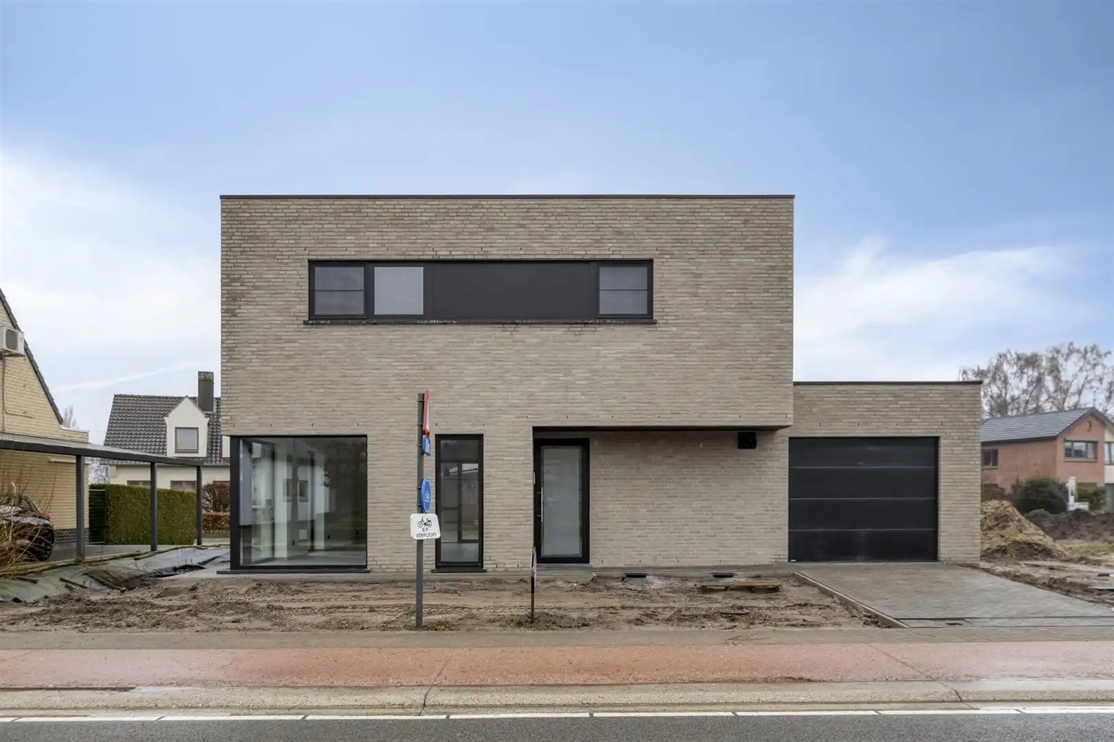 TE KOOP: Ruime nieuwbouwwoning met 3 slaapkamers te Pelt! foto 2