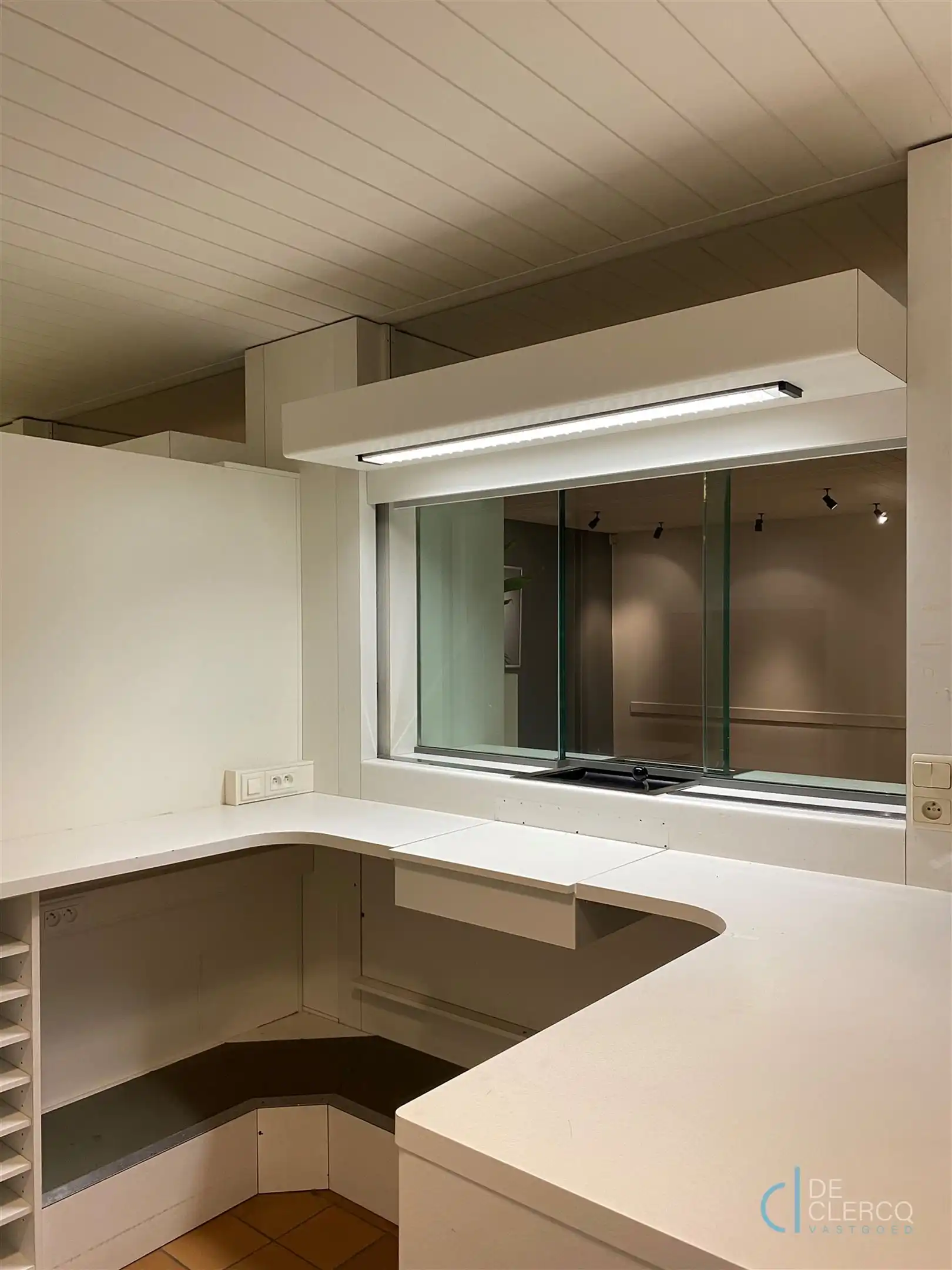 Ruim kantoor met parkeerplaats te huur centrum Lochristi!  foto 8