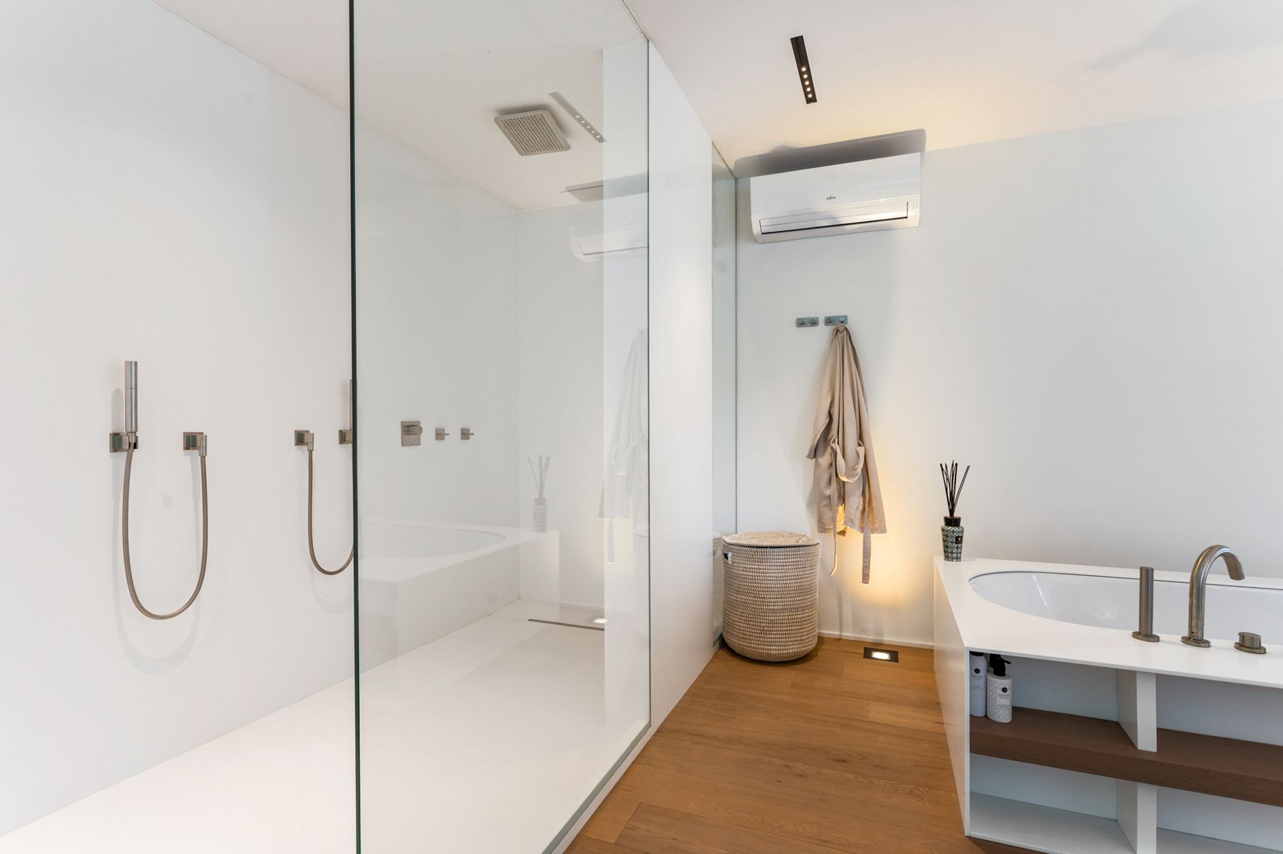 Stijlvol gerenoveerde villa in Koningshof Schoten foto 17