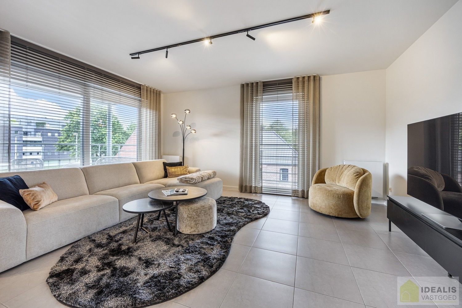 IDEALIS VASTGOED – PERFECT ONDERHOUDEN INSTAPKLAAR APPARTEMENT met een bewoonbare oppervlakte van 91m² bestaande uit een prachtige leefruimte, 2 zeer ruime slaapkamers, een aangenaam terras en ondergrondse parkeerplaats! Het appartement is gelegen in hartje Pelt op wandelafstand van horeca, shopping en openbaar vervoer! foto 5