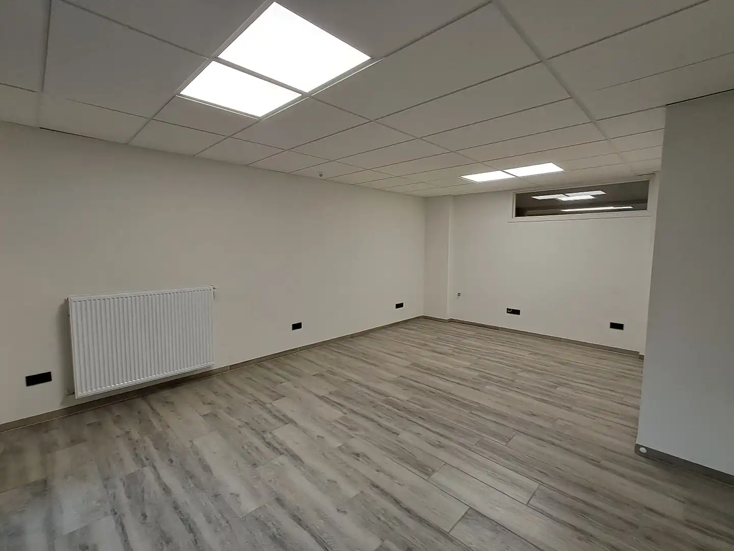 Instapklare polyvalente ruimte te Sijsele! foto 4