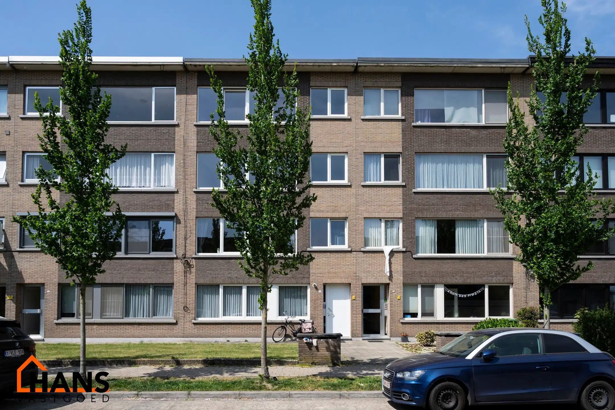 2 slaapkamerappartement met garage. foto {{pictureIndex}}