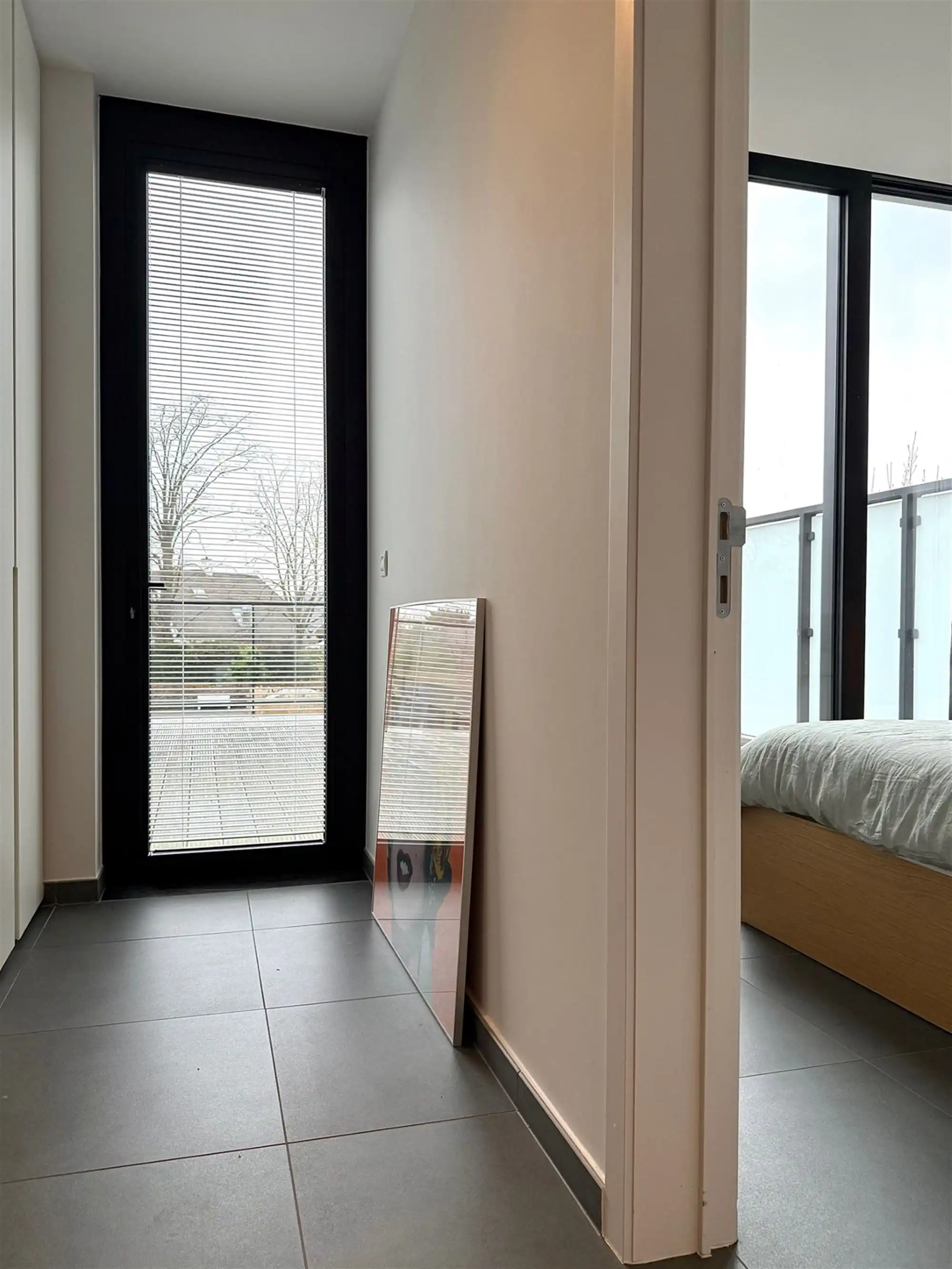 Instapklaar APPARTEMENT (1ste verdieping) met 2 slaapkamers, ruime terrassen (2), garage  & autostaanplaats  foto 4