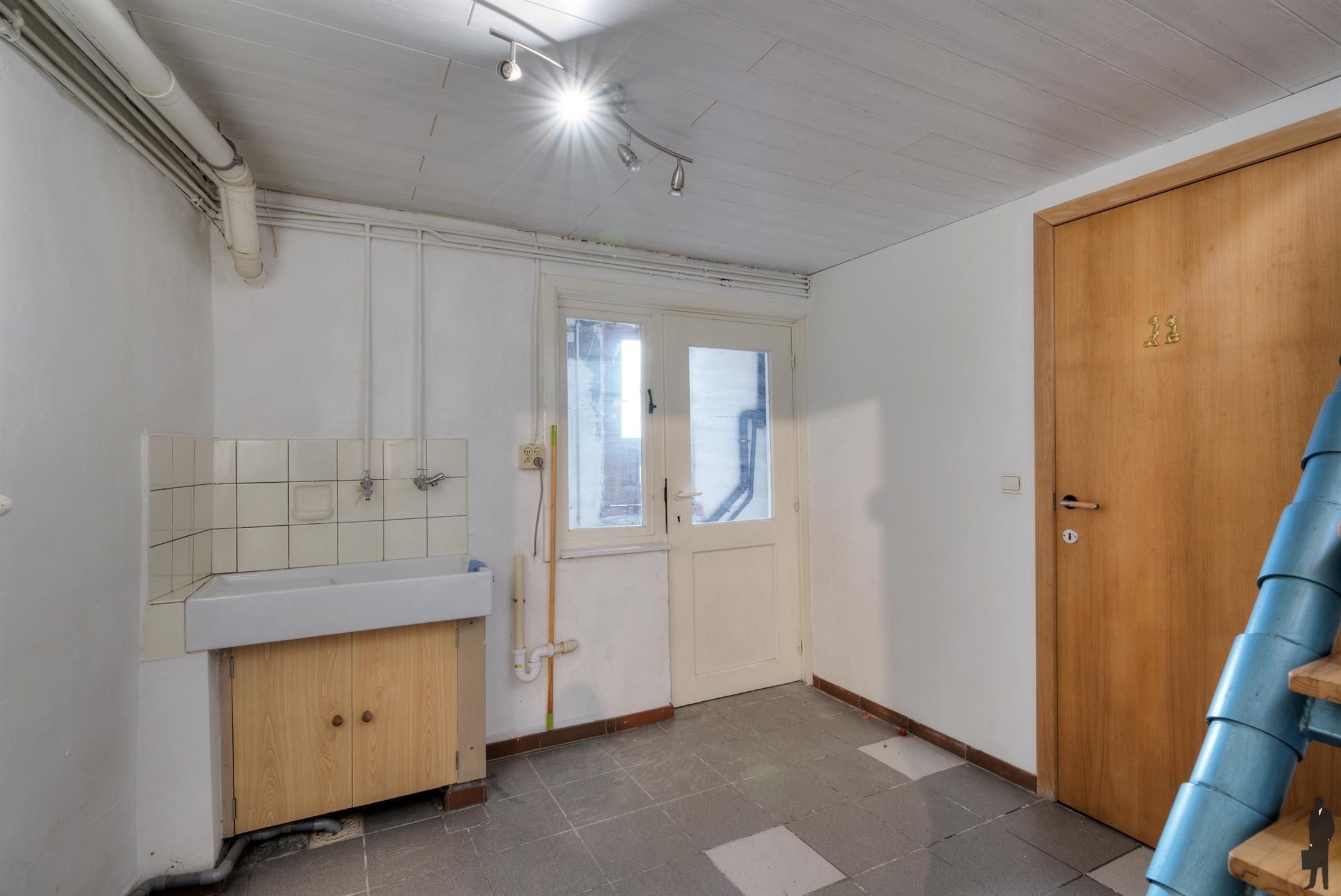 Te renoveren woning, ideaal als opbrengsteigendom. foto 13