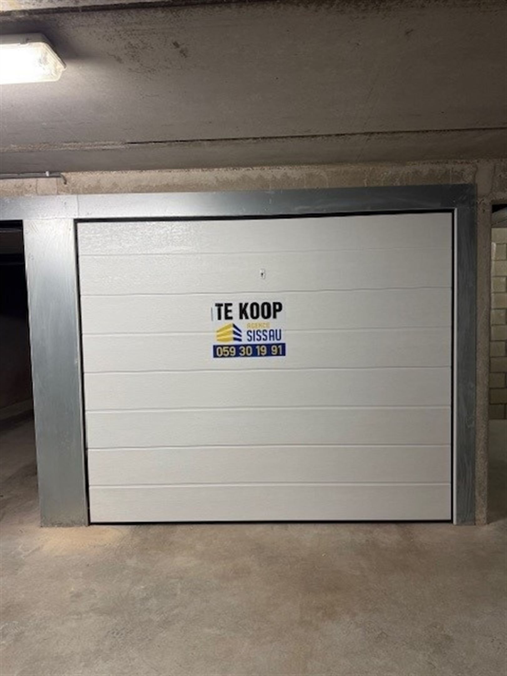 Garagebox foto {{pictureIndex}}