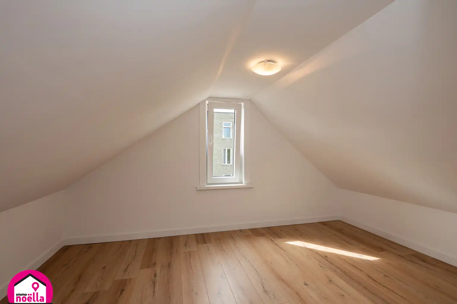 Half open bebouwing met garage en berging foto 13