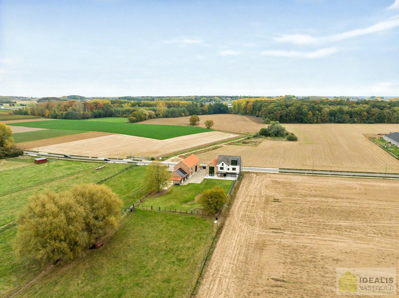 IDEALIS VASTGOED - EEN BIJZONDER HUIS, EEN BIJZONDERE LOCATIE, EEN UNIEKE KANS OM TE WONEN IN EEN AUTHENTIEK LANDHUIS MET EEN PRACHTIGE INRICHTING EN EEN HOOGWAARDDIGE AFWERKINGSGRAAD! foto 55