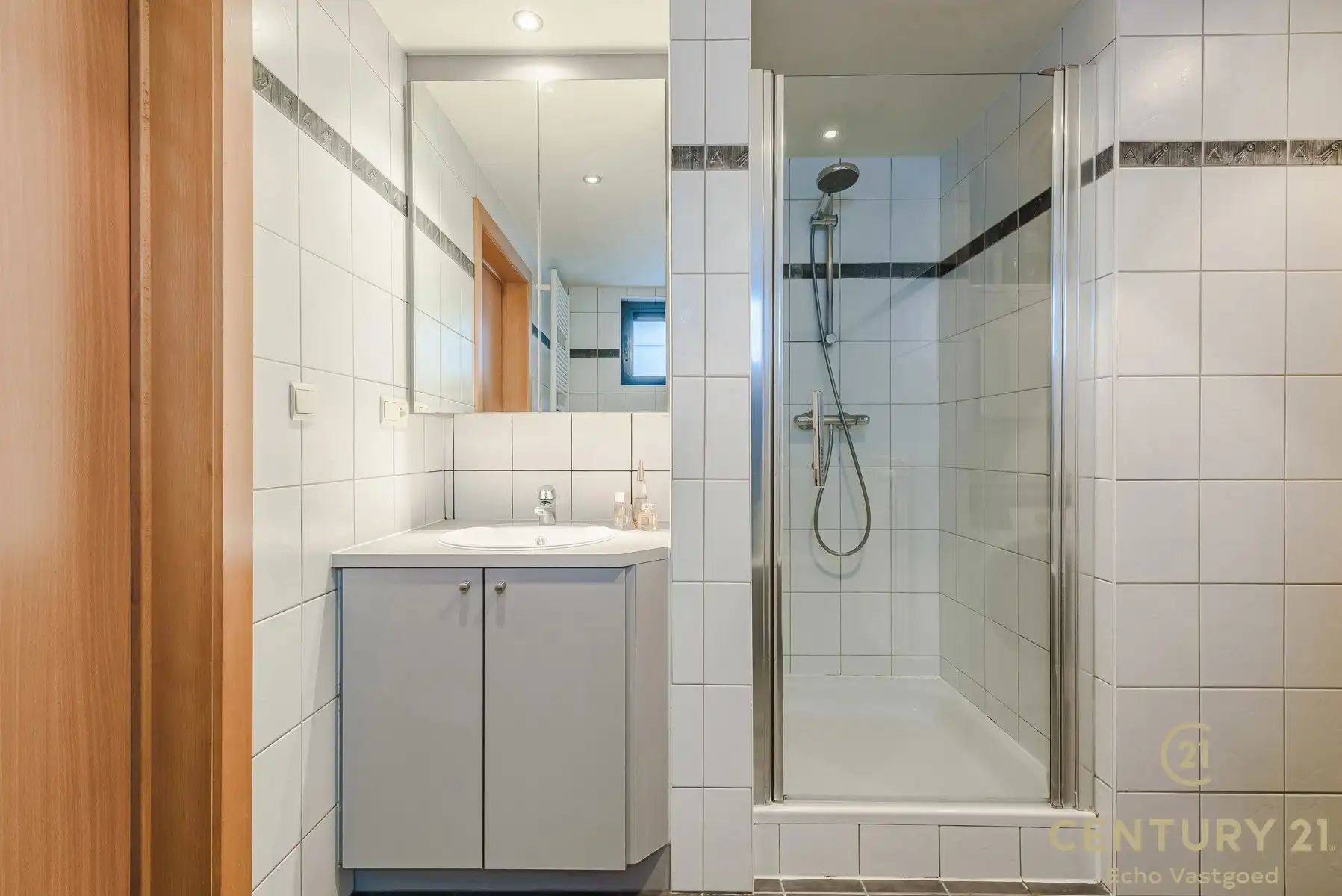 Handelszaak met gerenoveerde woonst op topligging  foto 19