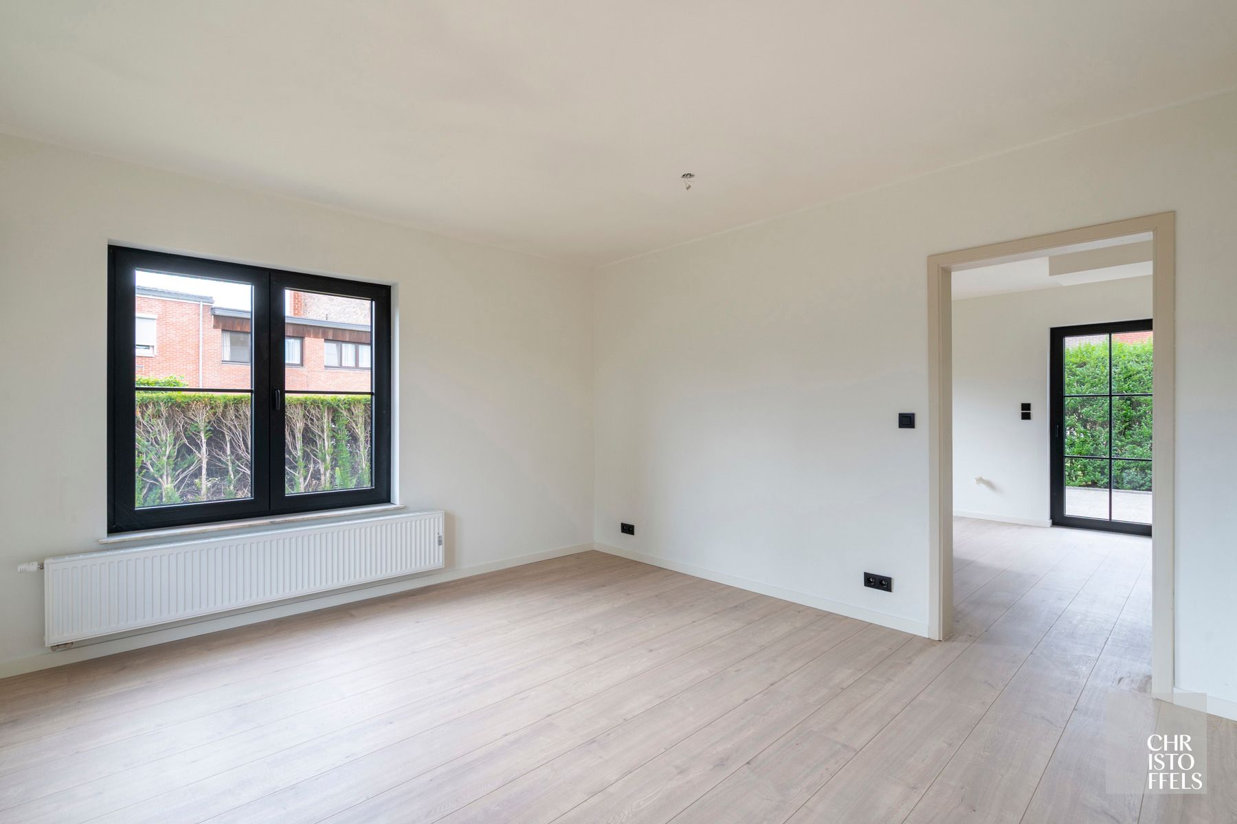 Instapklare, karaktervolle woning met eventuele praktijkruimte (229m²) te Genk!  foto 11