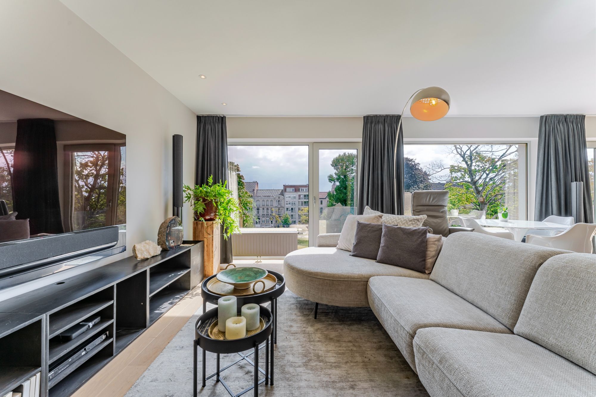 Modern Luxe-Appartement met 3slpk - terras en dubbele autostaanplaats foto 4