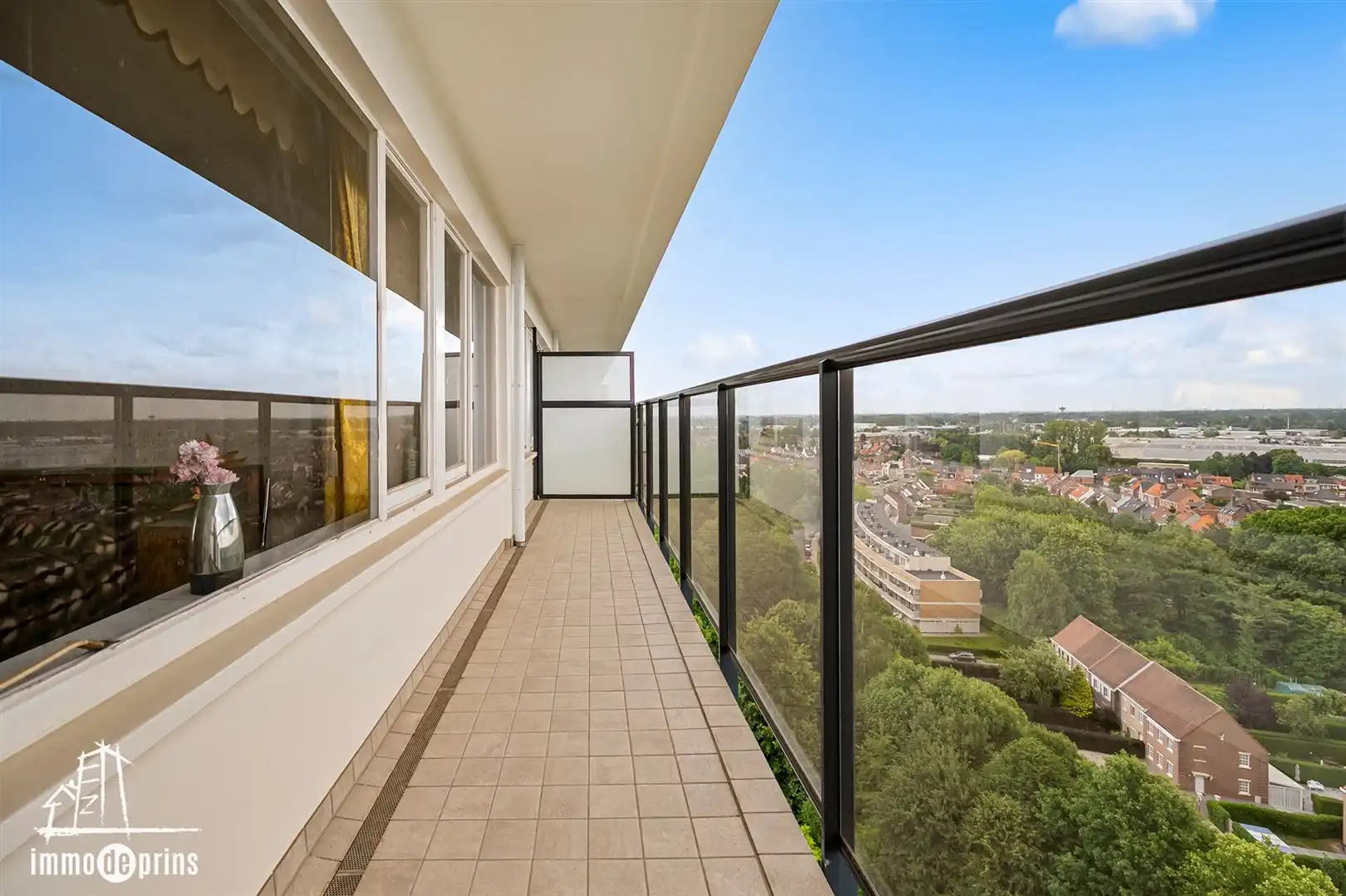 Ruim appartemement met 2 terrassen foto 15