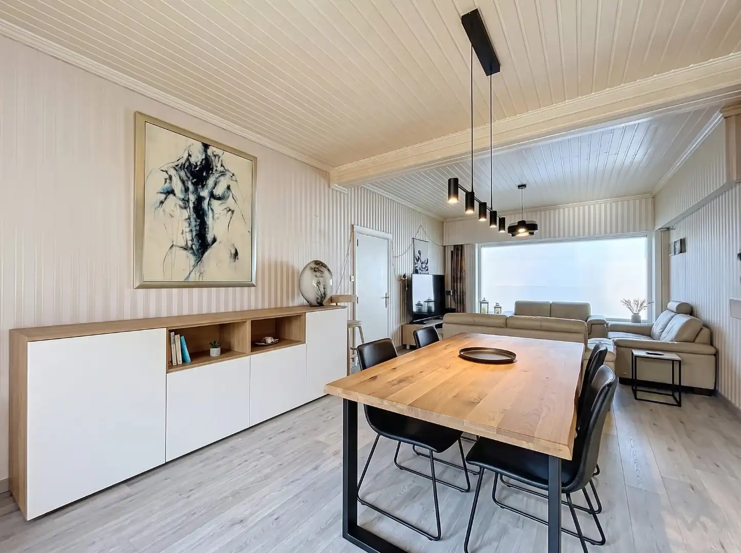 Woning met tal van mogelijkheden, 2 garages en ruim perceel van 735 m² nabij het centrum! foto 6