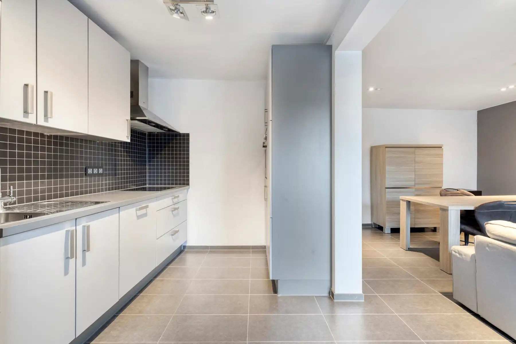 Instapklaar appartement met terras en garage in het centrum van Ninove! foto 8