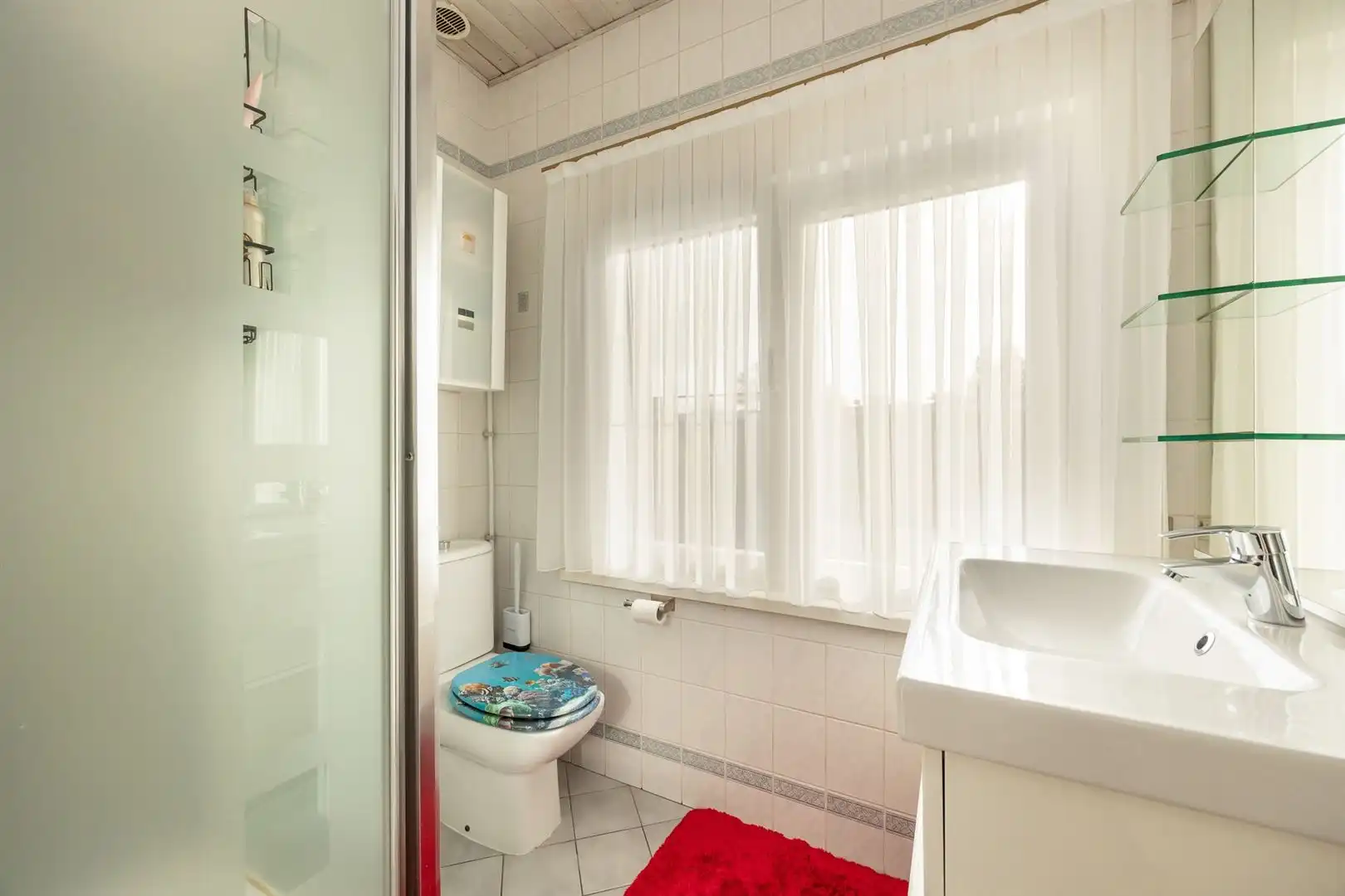 Gerenoveerde woning met 3 slaapkamers in rustige vogeltjes-wijk foto 12