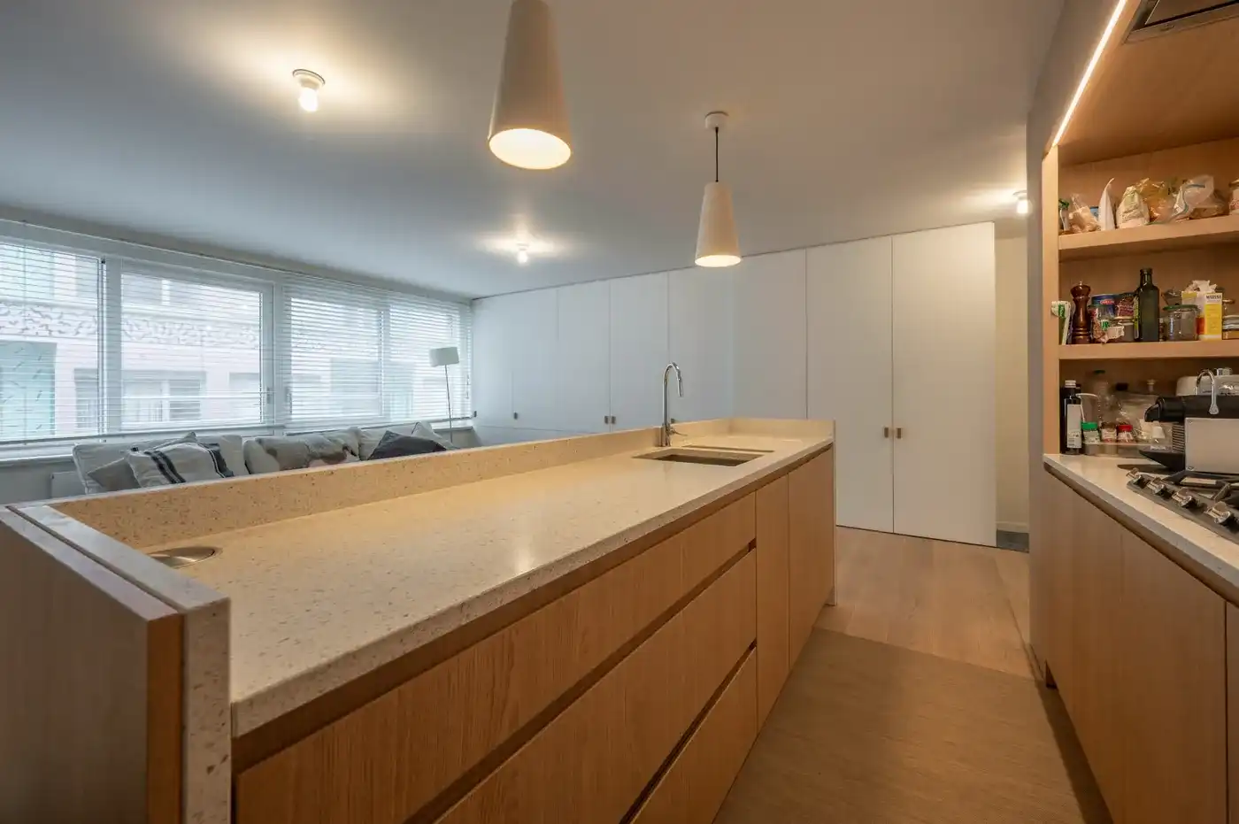 Lichtrijk twee slaapkamer appartement met zijdelings zeezicht in het Zoute foto 4