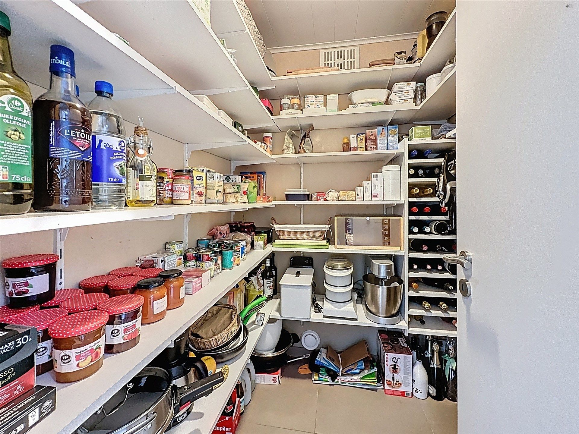 Instapklare woning met 3 slaapkamers en aparte garage op perceel van 810 m² foto 5