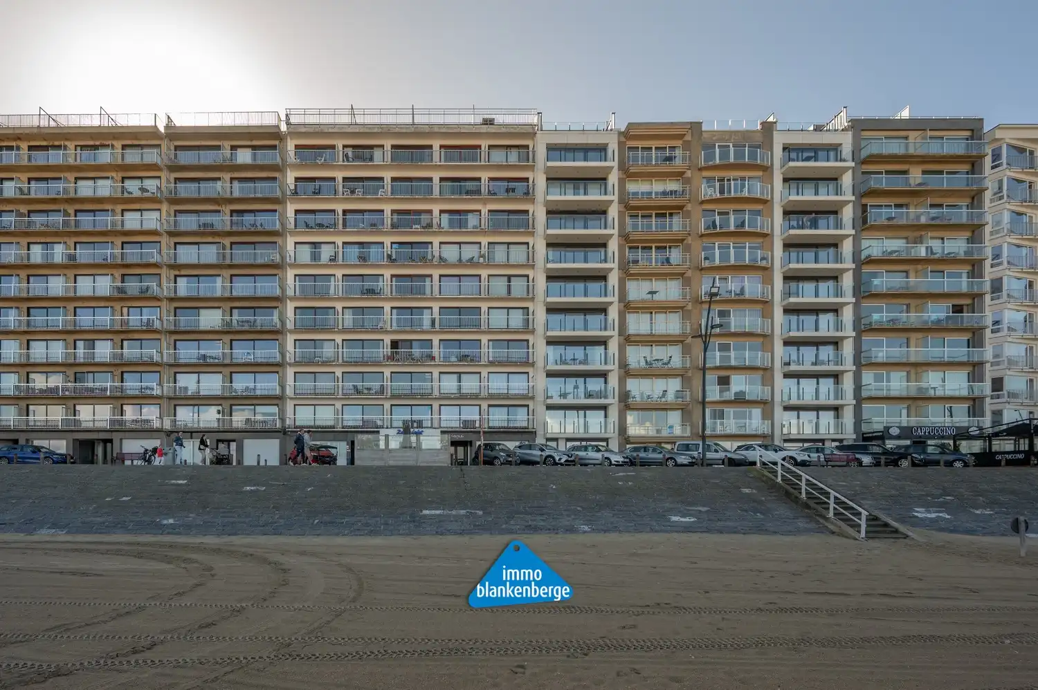 Ruim Gelijkvloers Appartement op de Zeedijk met Frontaal Zeezicht foto 2