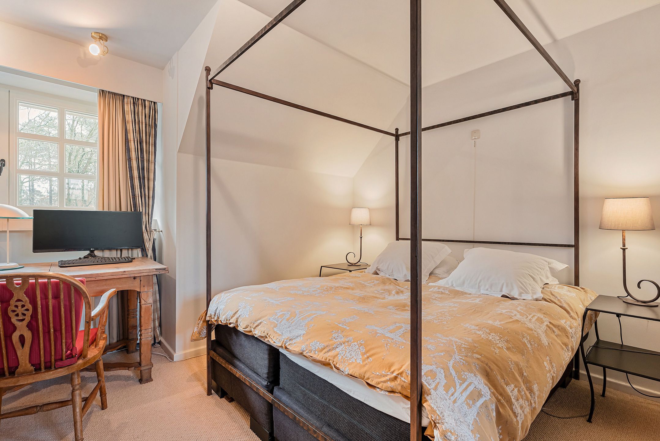 Rietgedekte villa met bijgebouw in Engelse stijl op 3.080m² foto 22