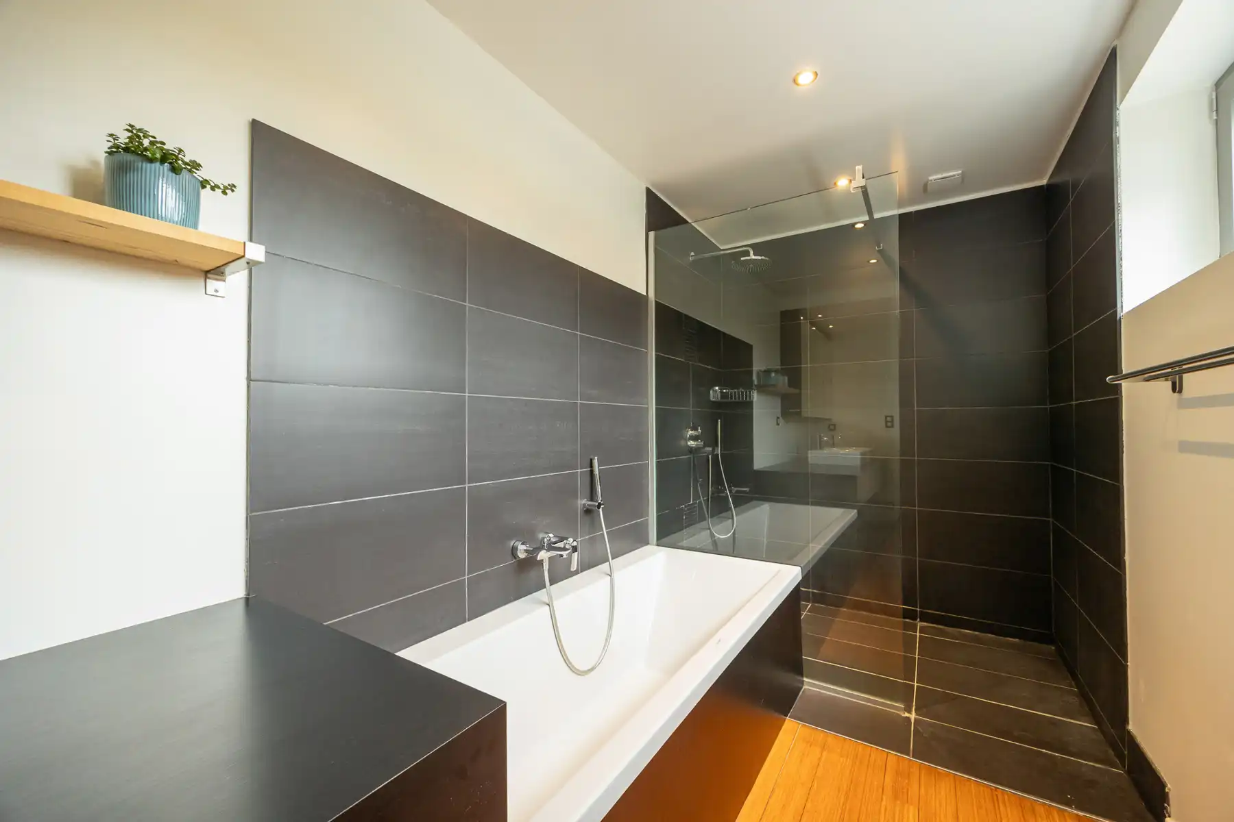 Instapklare woning met drie slaapkamers en moderne afwerking foto 16