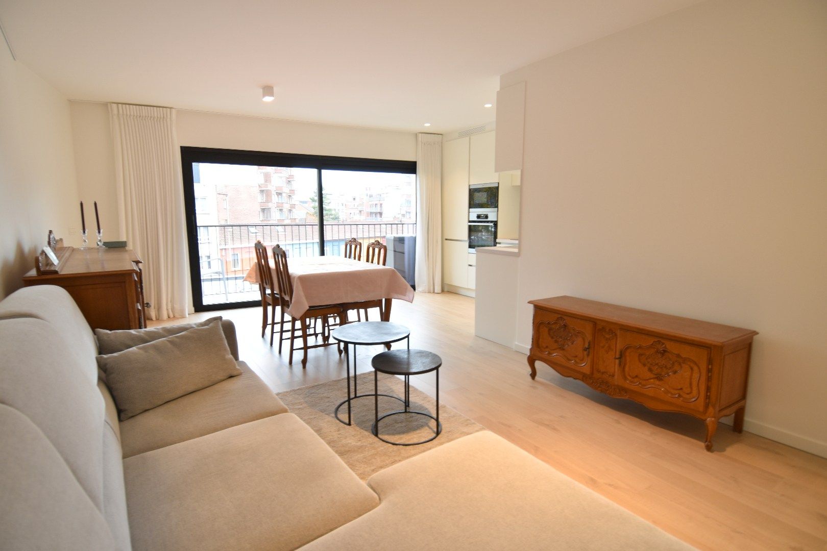 Luxe 1 slaapkamer appartement met terras in centrum Kortrijk foto 2