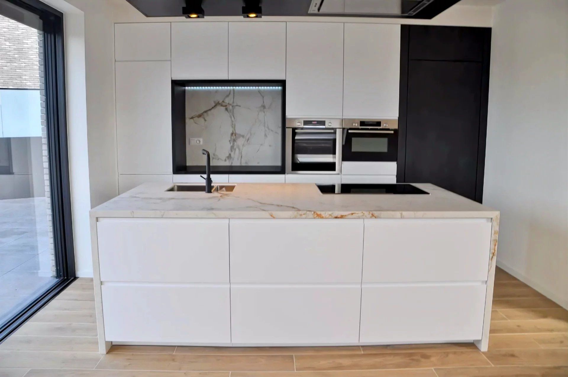 EXCLUSIEF EN KWALITATIEF NIEUWBOUWAPPARTEMENT VAN 163 M² MET 3 SLPK'S, 2 BADK'S EN RIANTE TERRASSEN IN MUNSTERBILZEN foto 10