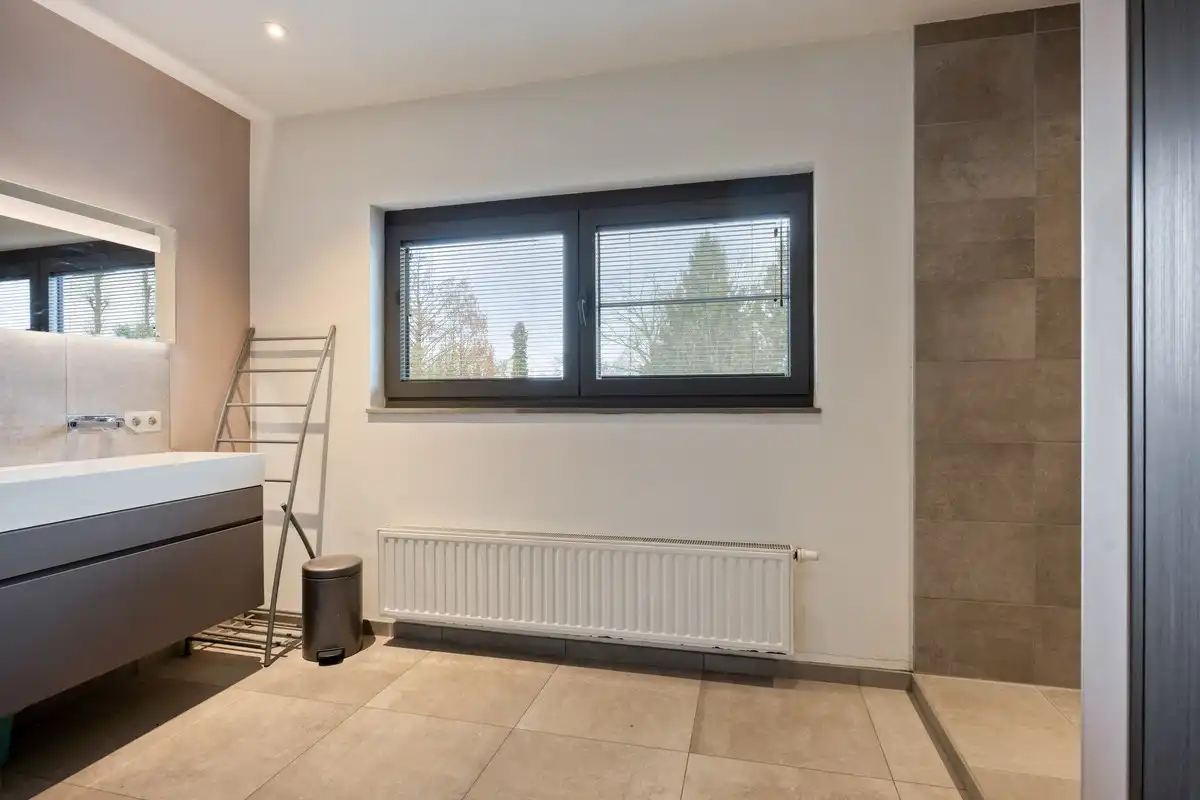 Ruime gerenoveerde villa met 5 slaapkamers en 2 badkamers, tuin en garage in Kessel-Lo, EPC-waarde 285 kWh/m²  foto 17