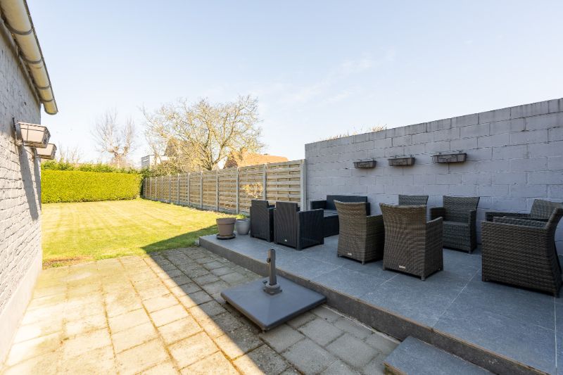 Instapklare woning met ruime garage en tuin. foto 13