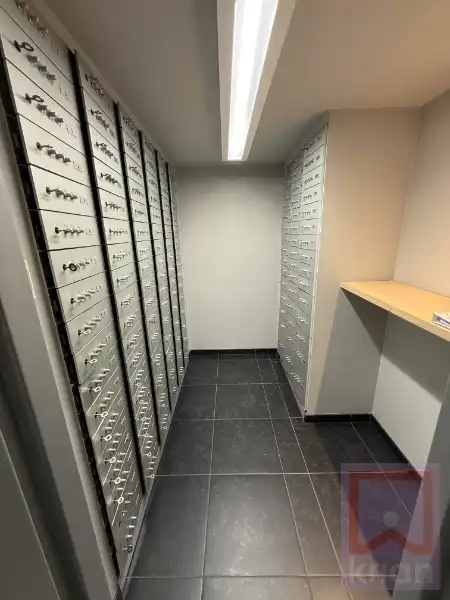 Stijlvol kantoor/handelspand op toplocatie centrum Geel met parking! foto 6