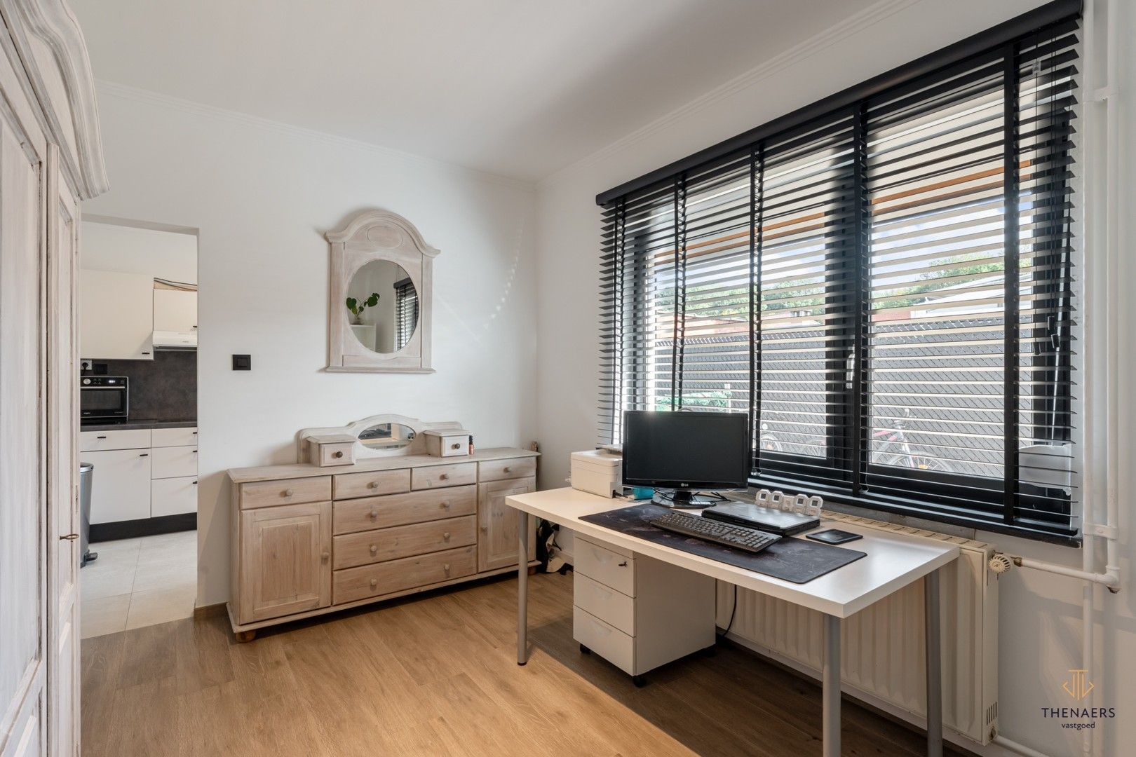INSTAPKLARE WONING MET 3 SLAAPKAMERS, TUIN EN CARPORT. foto 13