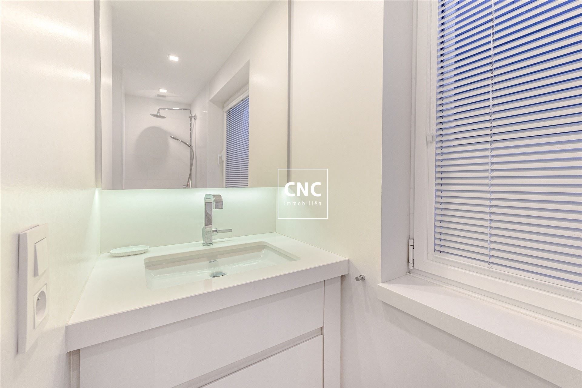 Volledig gerenoveerd appartement met karakter op toplocatie foto 14