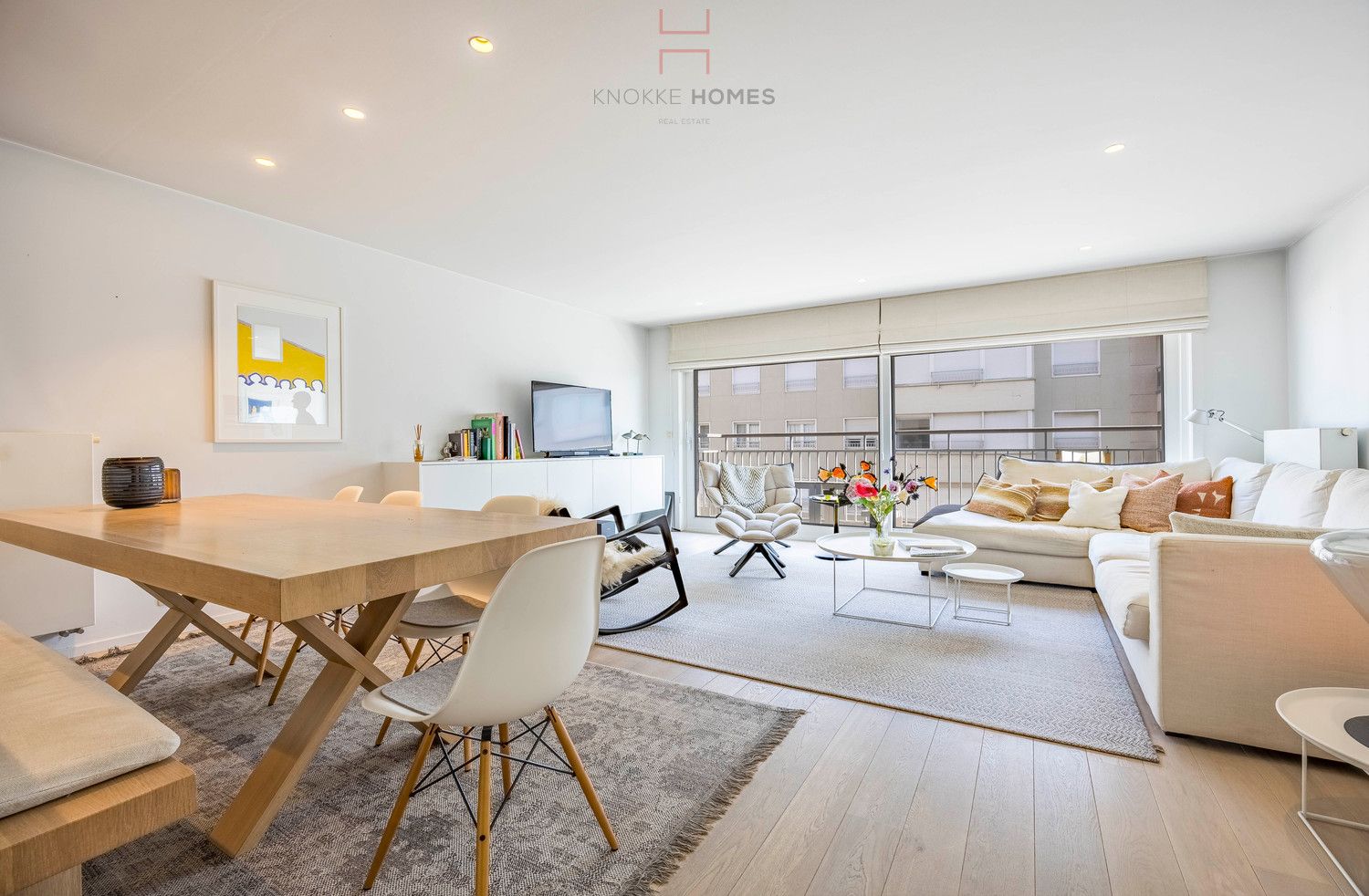 Zeer aangenaam en comfortabel appartement met prachtig zijdelings zeezicht foto {{pictureIndex}}