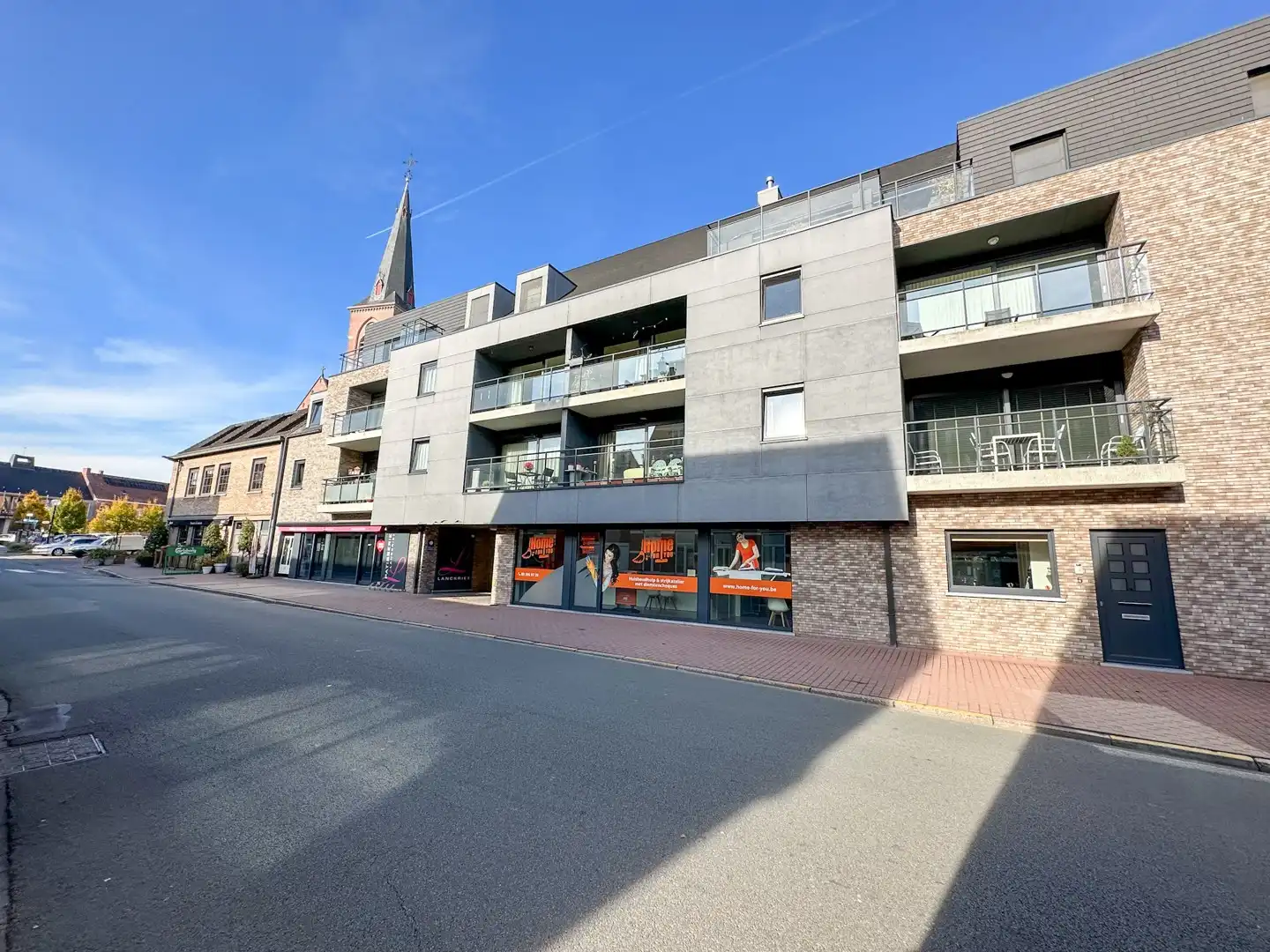 Mooi onderhouden en energiezuinig appartement in centrum Knesselare foto 2